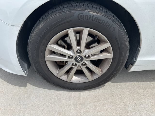 Used 2016 Hyundai Sonata SE FWD image 2