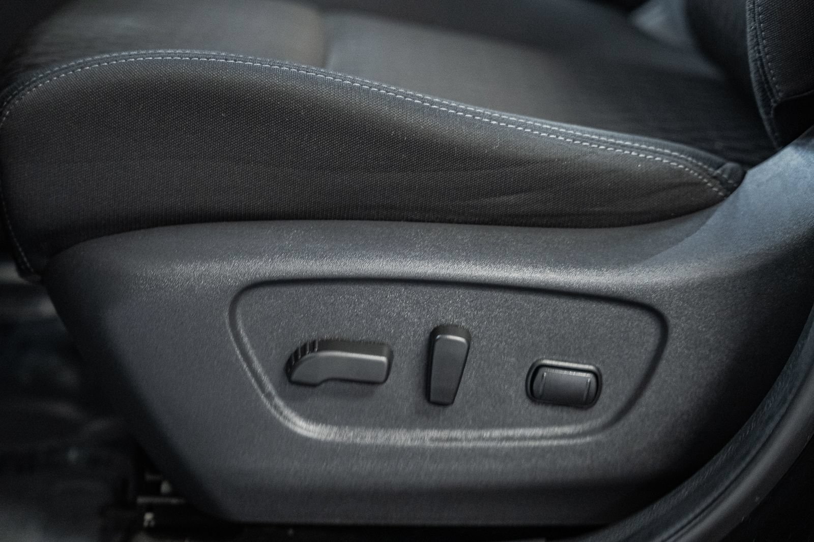 Used 2020 Nissan Rogue SV FWD image 36