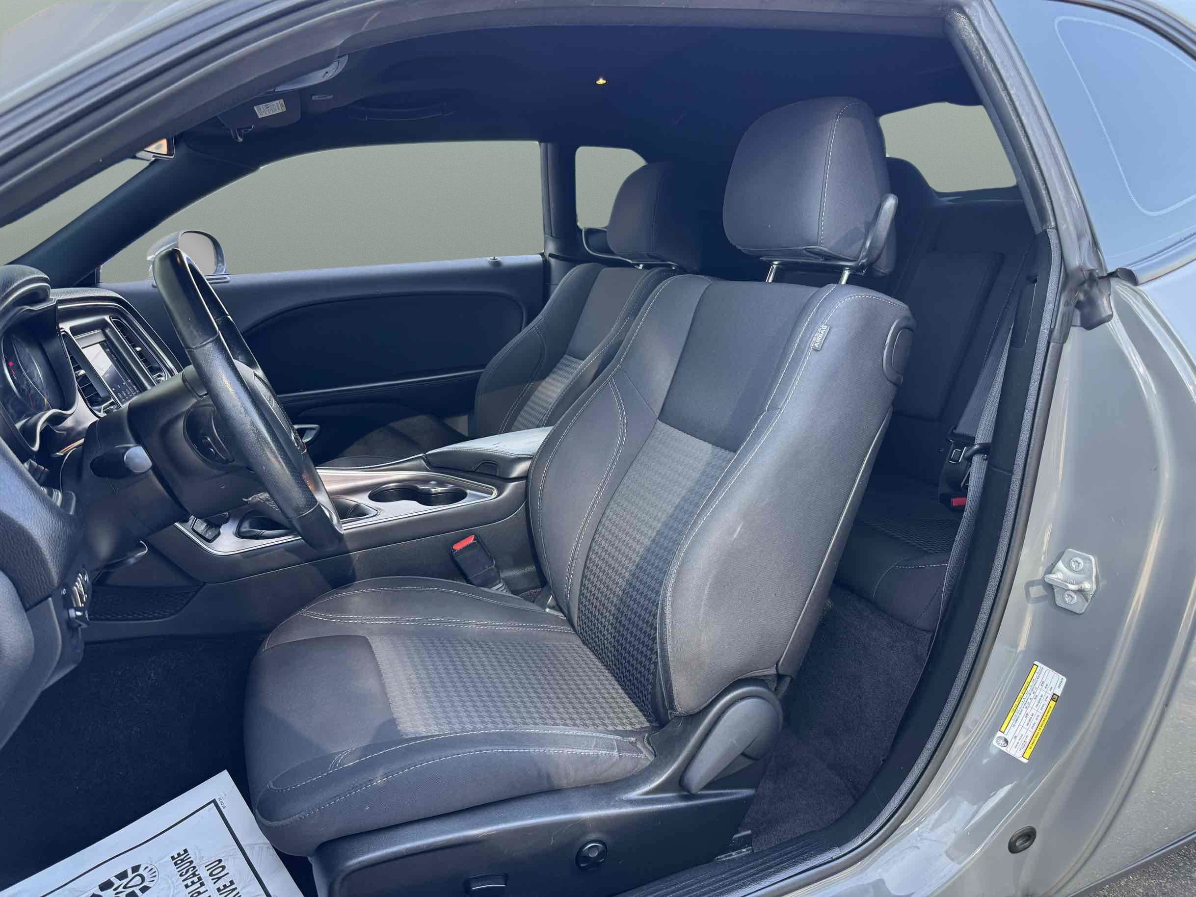 Used 2018 Dodge Challenger R/T RWD image 10