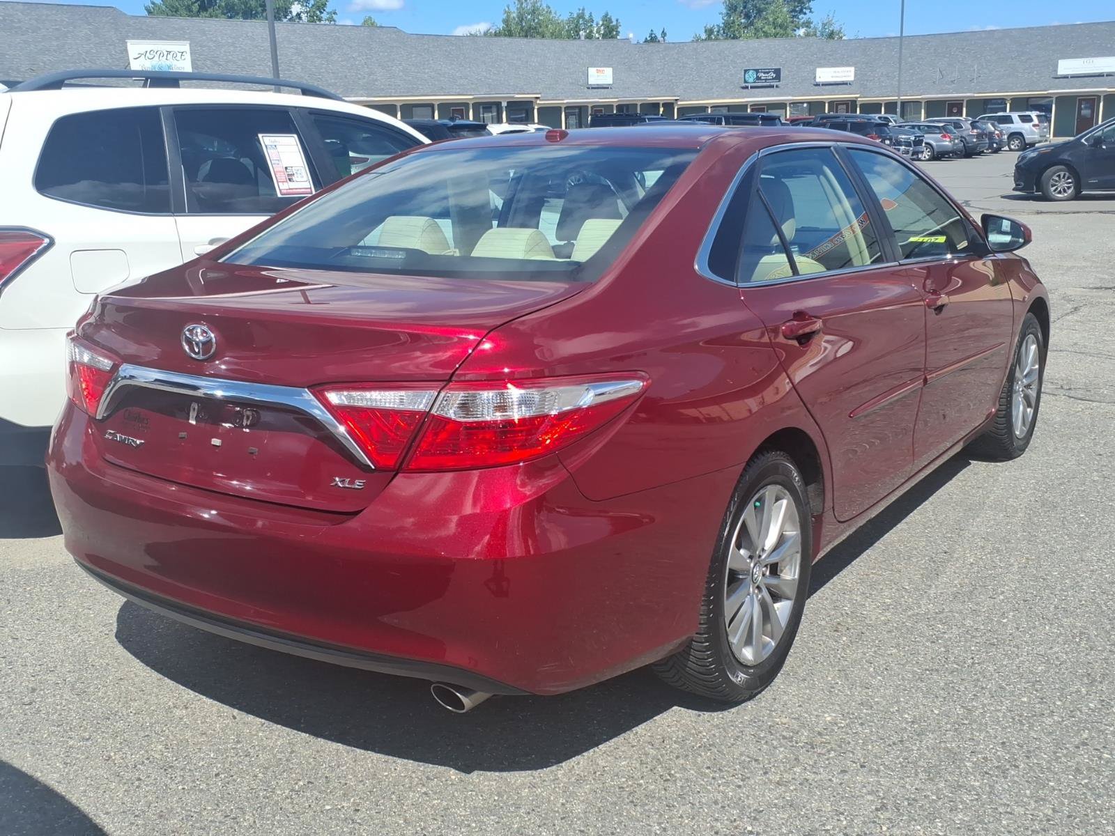 Used 2017 Toyota Camry XLE w/ Moonroof Package FWD image 4