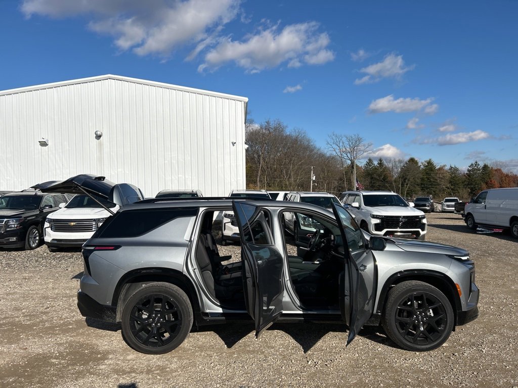 Used 2024 Chevrolet Traverse RS image 28