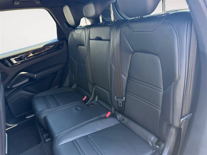 Used 2023 Porsche Cayenne AWD/4WD image 15