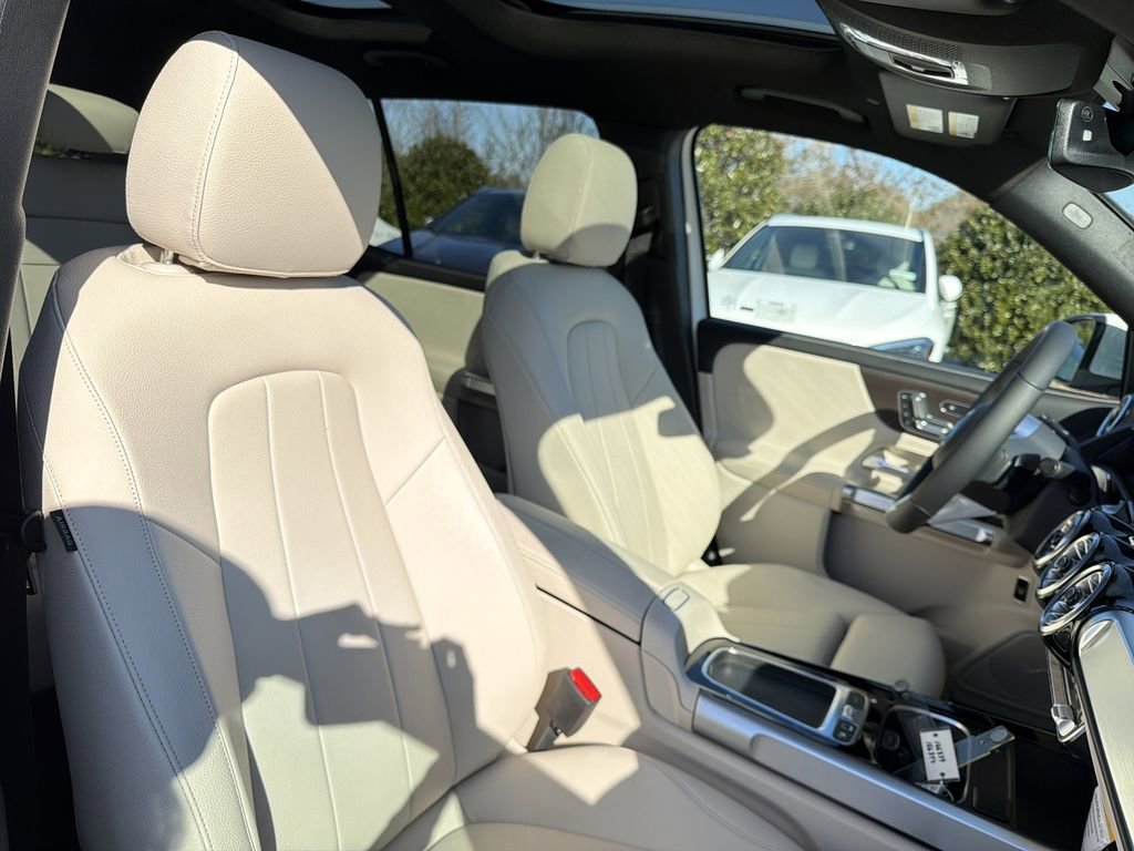 New 2025 Mercedes-Benz GLB 250 4MATIC image 19