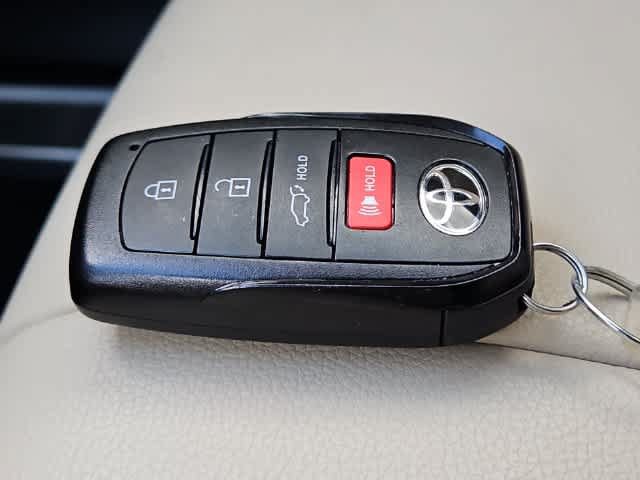 Used 2024 Toyota Highlander XLE FWD image 30