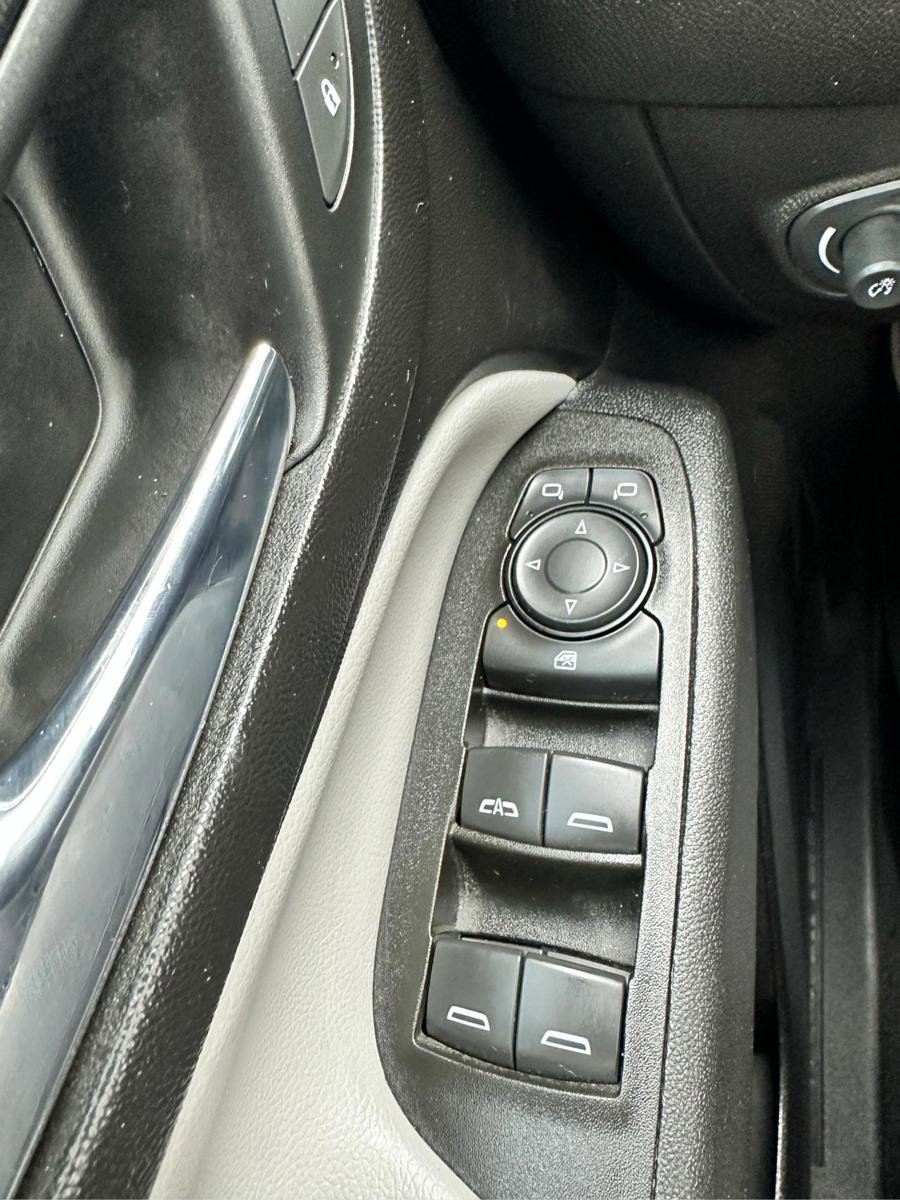 Used 2020 Chevrolet Equinox LS image 15