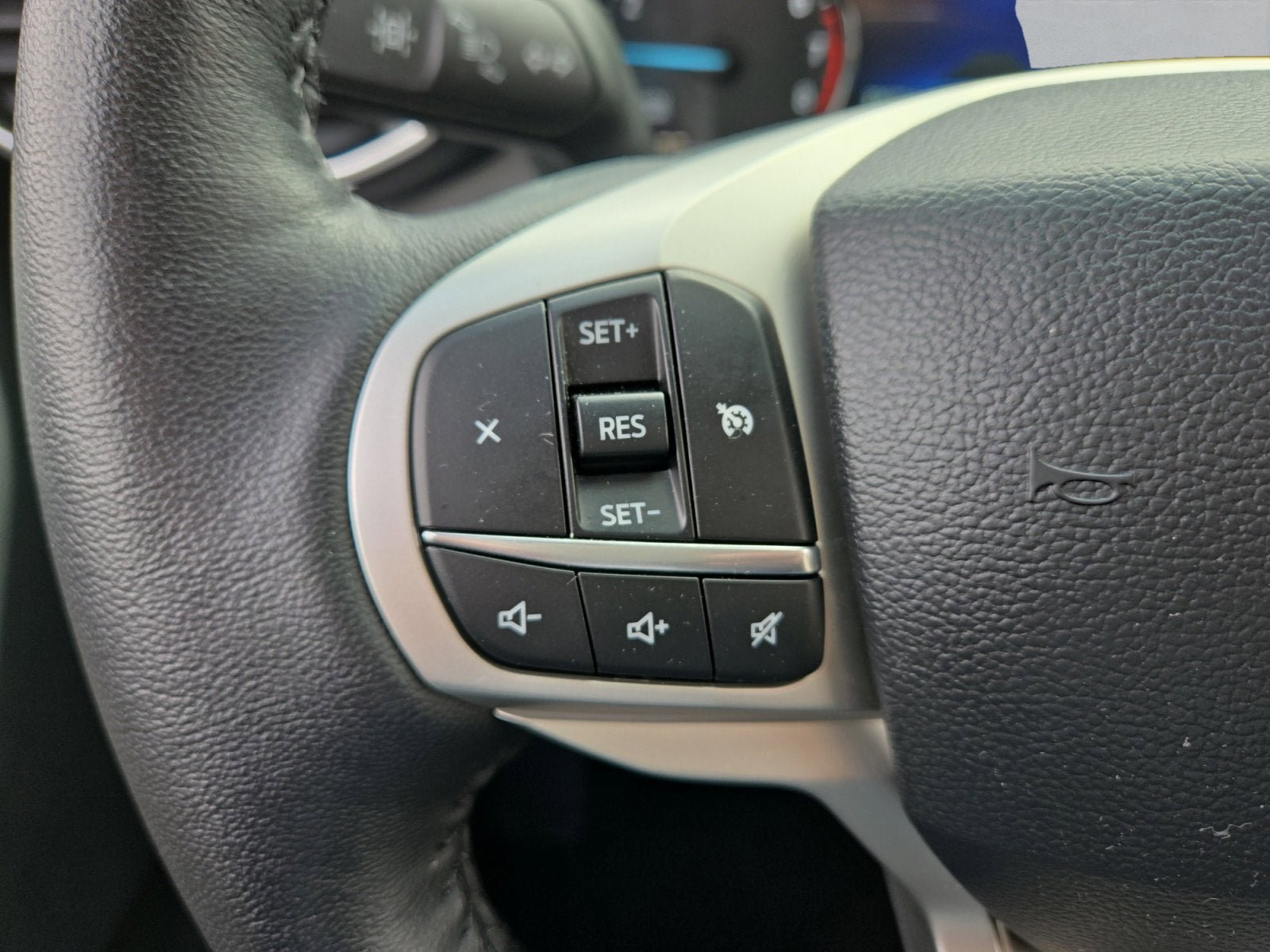 Used 2024 Ford Explorer XLT w/ Equipment Group 202A AWD/4WD image 14