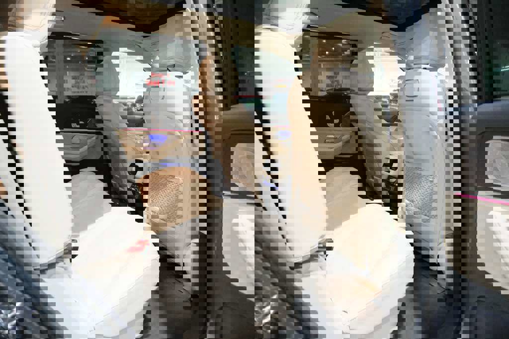 Used 2020 Mercedes-Benz GLS 450 4MATIC image 27