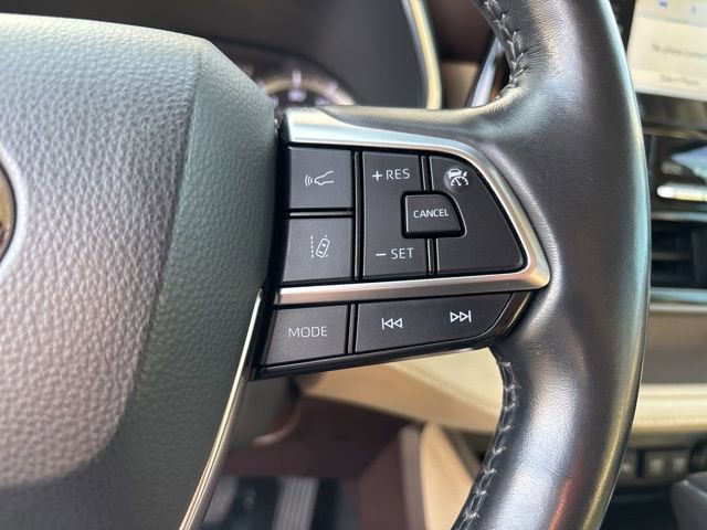 Used 2021 Toyota Highlander Limited image 19