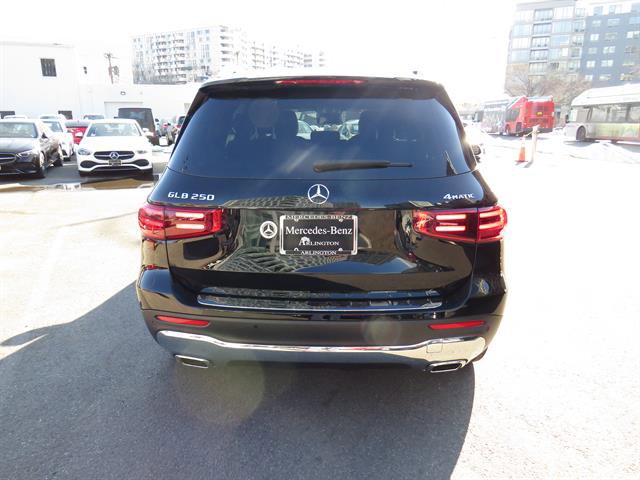 Used 2025 Mercedes-Benz GLB 250 4MATIC image 3