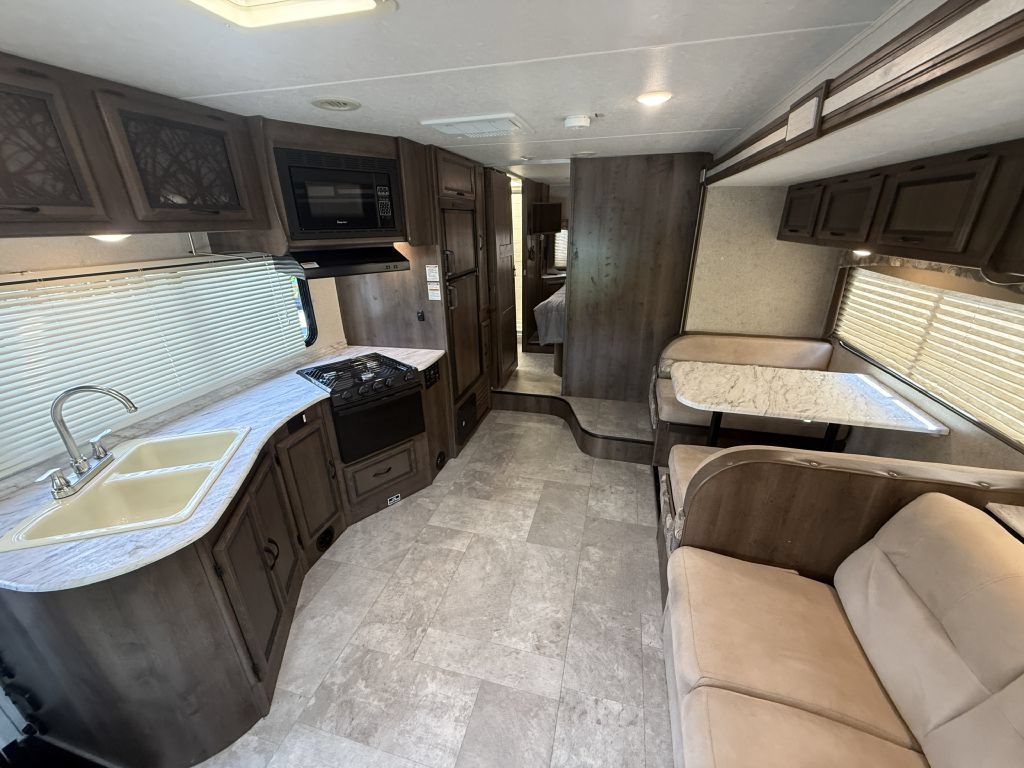 Used 2017 Ford E-450 and Econoline 450 Super Duty w/ Motorhome Prep Package RWD image 35