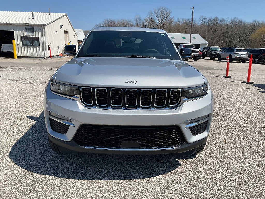 Used 2024 Jeep Grand Cherokee Limited image 2