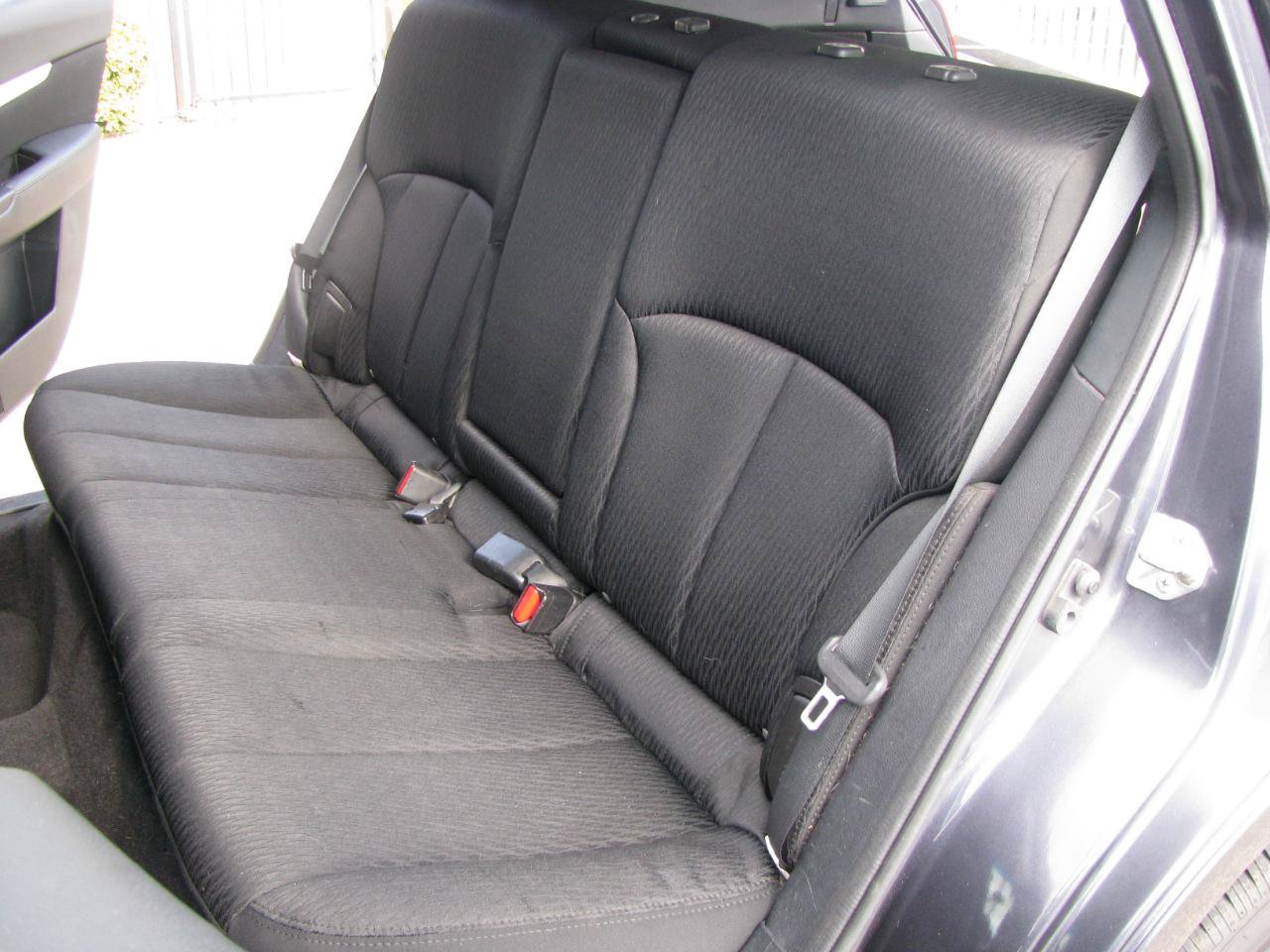Used 2010 Subaru Outback 2.5i Premium AWD/4WD image 9
