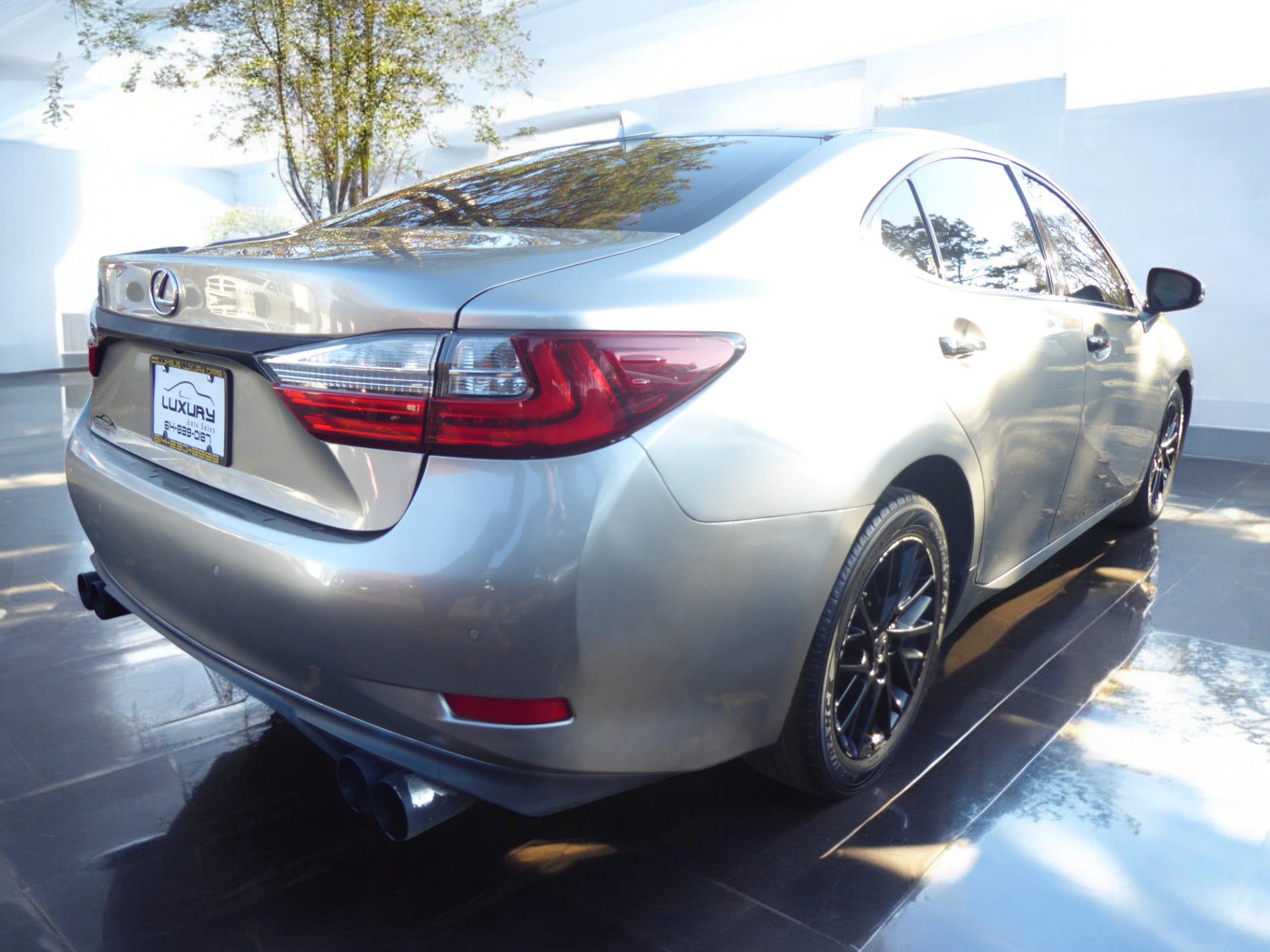 Used 2017 Lexus ES 350 w/ Navigation System Package image 10
