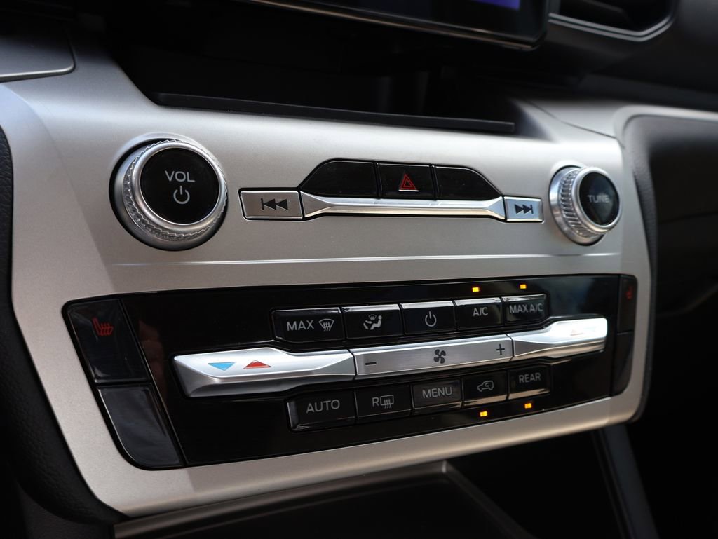 Used 2022 Ford Explorer XLT image 37