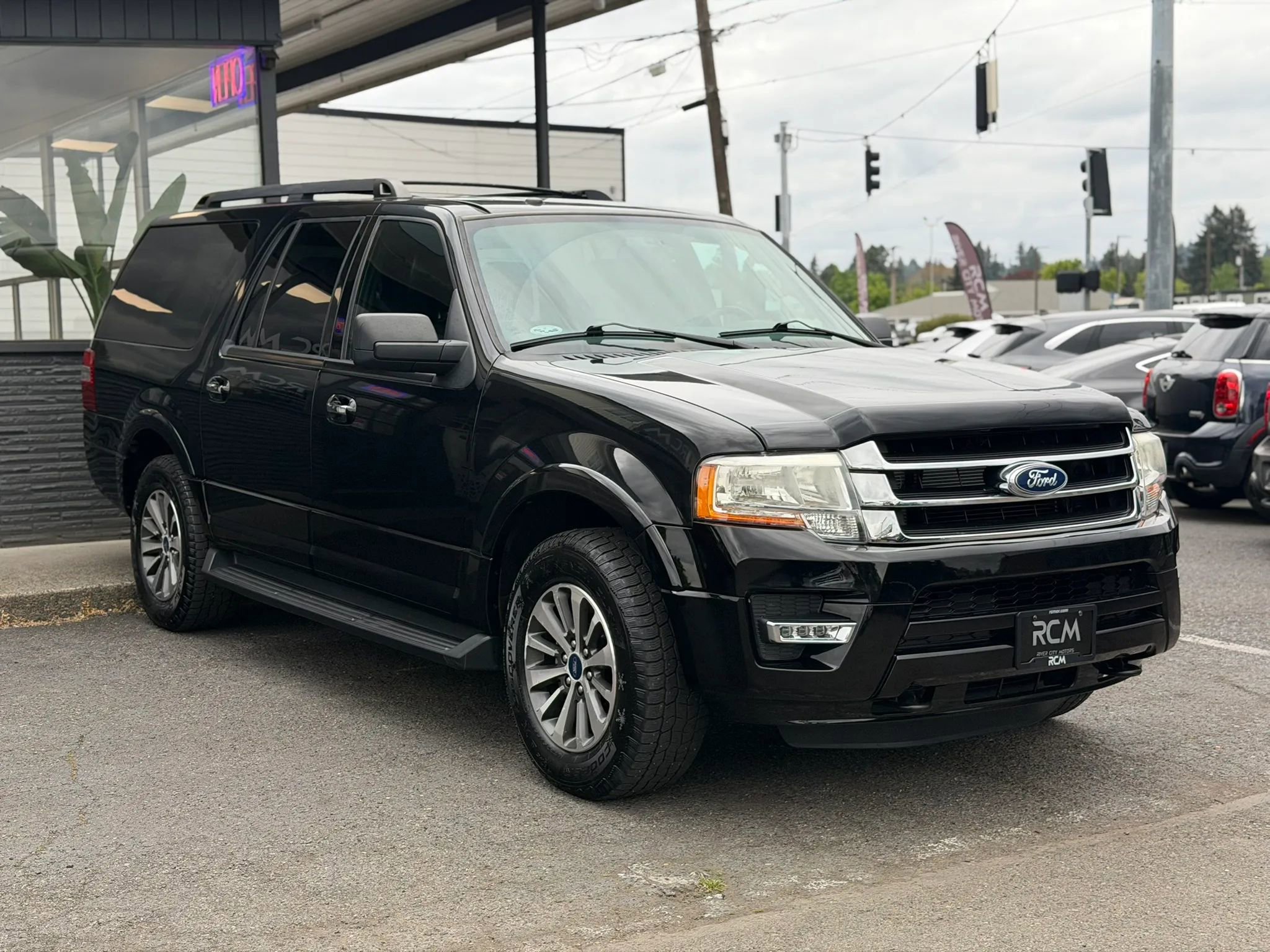 Used 2015 Ford Expedition EL XLT w/ Equipment Group 202A AWD/4WD image 3