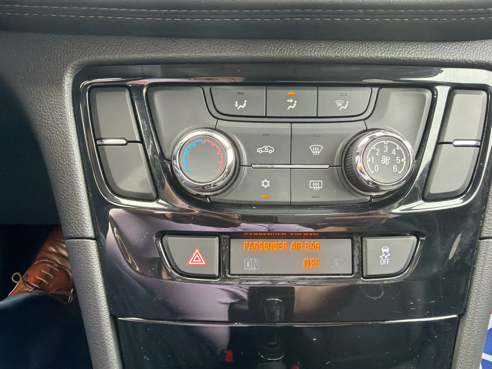 Used 2022 Buick Encore Preferred w/ Safety Package AWD/4WD image 16