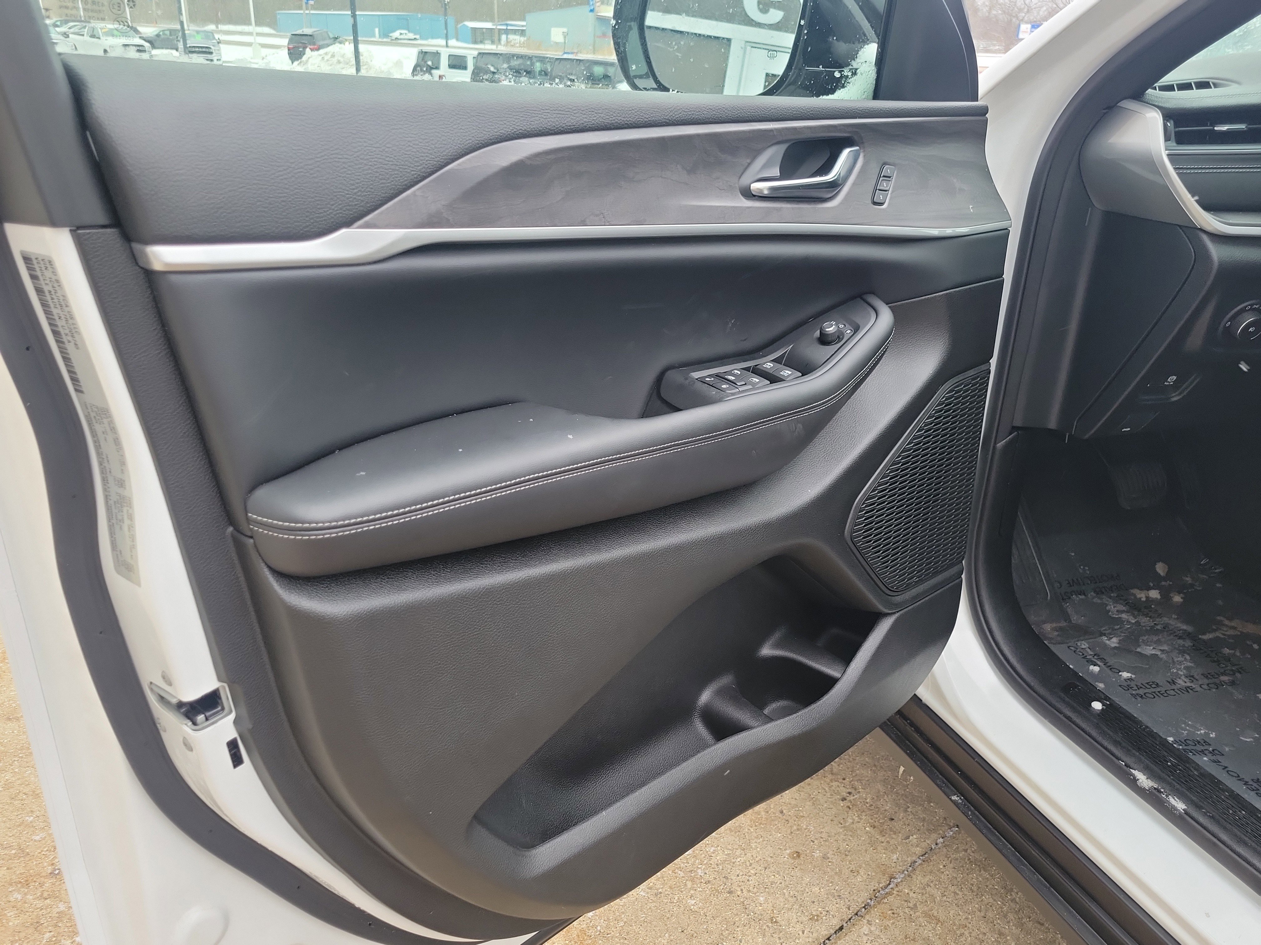 Used 2024 Jeep Grand Cherokee Limited image 6