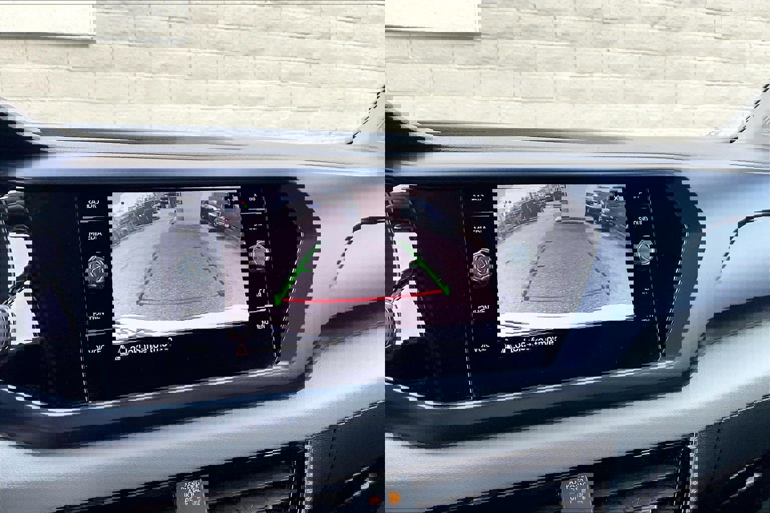 Certified 2022 Volkswagen Taos SE image 21