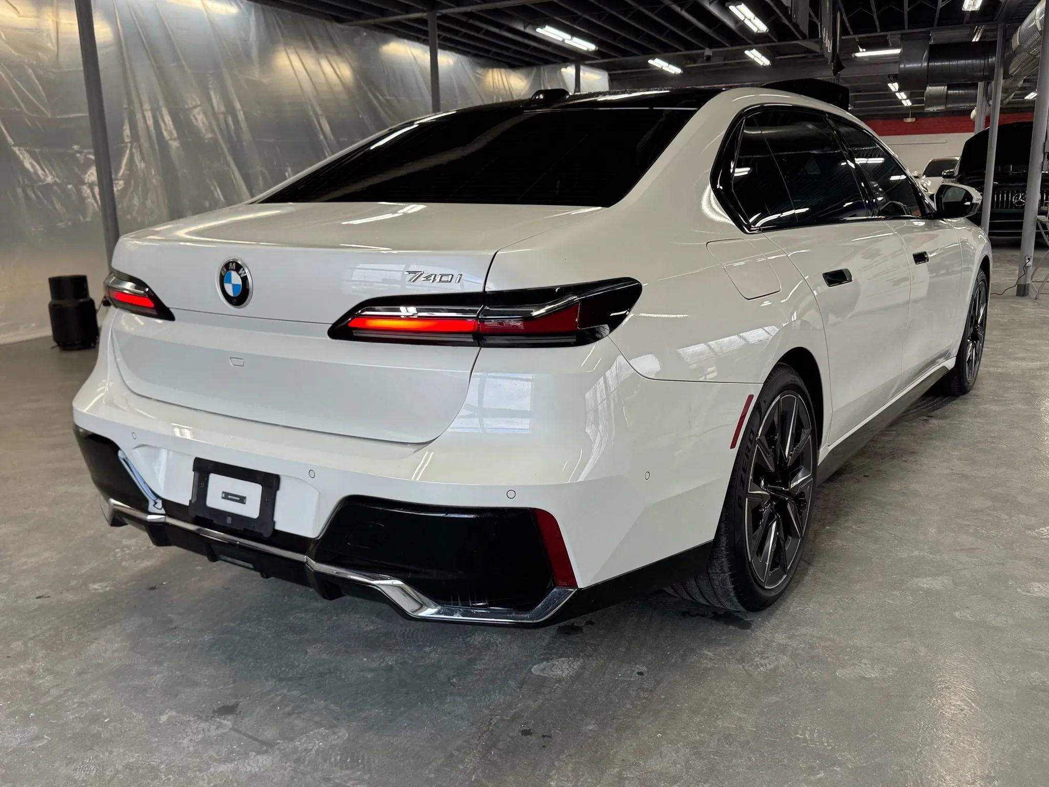 Used 2024 BMW 740i image 8