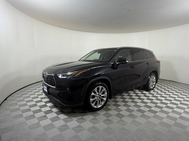 Used 2023 Toyota Highlander Limited AWD/4WD image 3