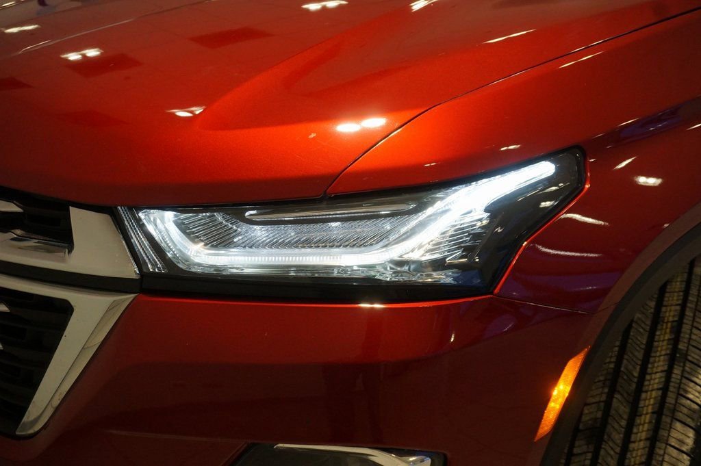 Certified 2023 Chevrolet Traverse LT w/ Rear Camera Mirror Package image 31