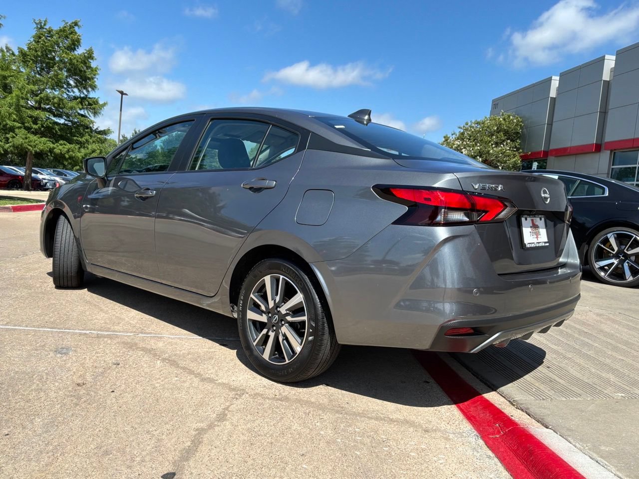 Used 2025 Nissan Versa SV FWD image 8