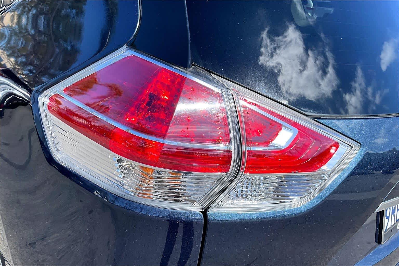 Used 2016 Nissan Rogue SV FWD image 26