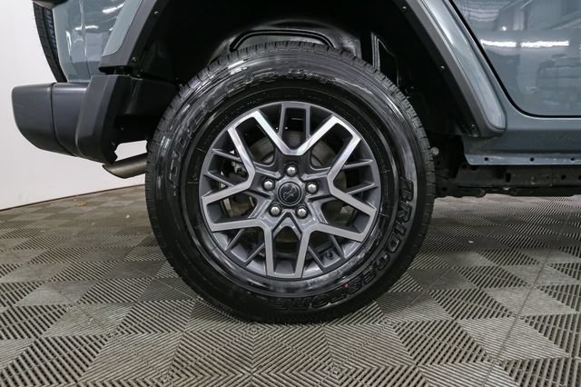 Used 2026 Jeep Wrangler Unlimited Sahara AWD/4WD image 16