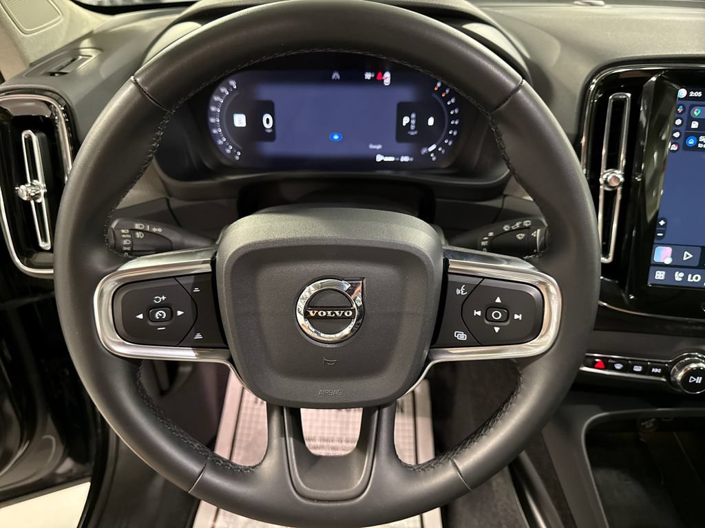 Used 2025 Volvo XC40 B5 Core AWD/4WD image 11
