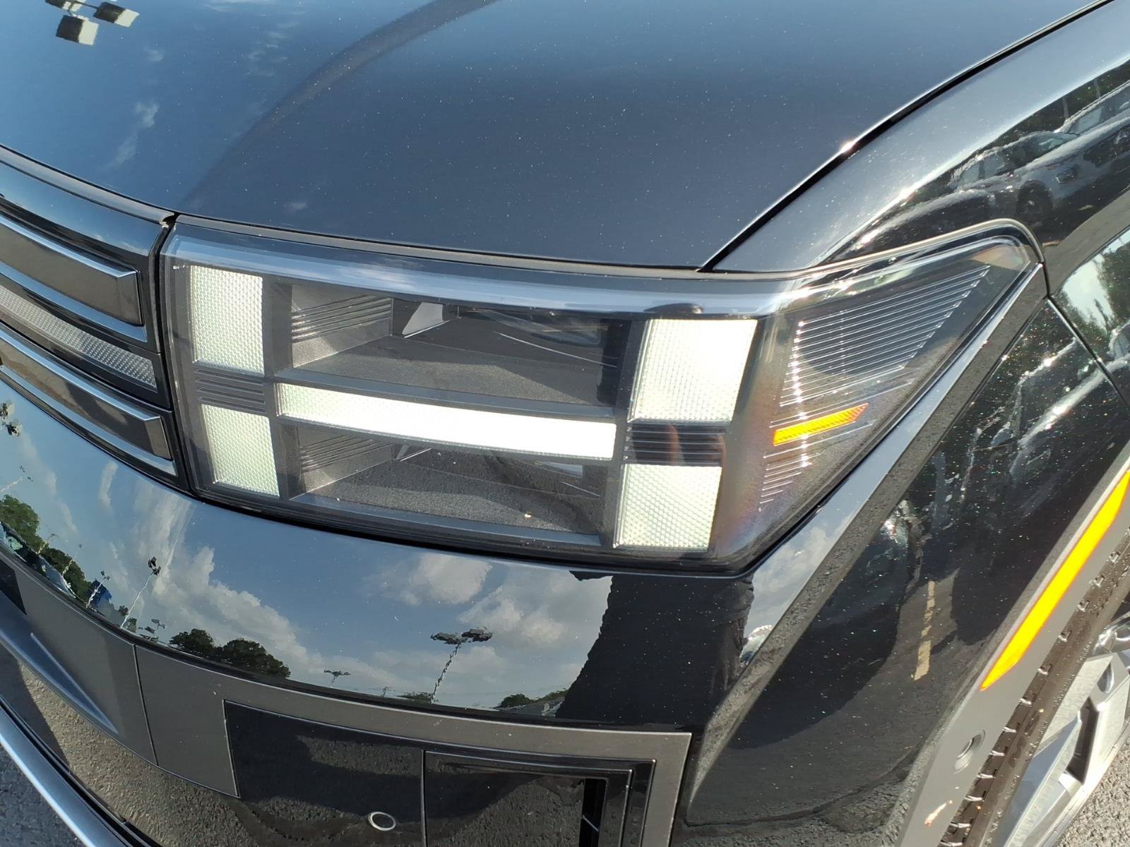 Certified 2025 Hyundai Santa Fe Limited AWD/4WD image 10