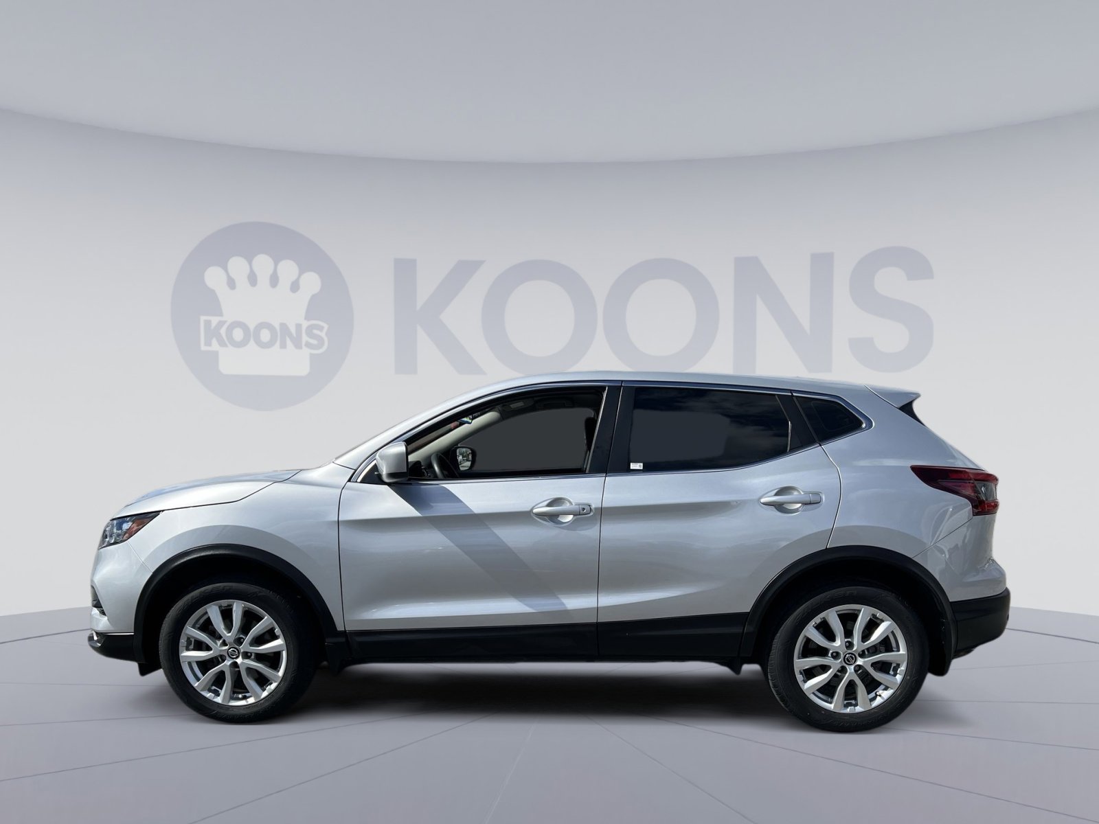 Used 2021 Nissan Rogue Sport S image 2