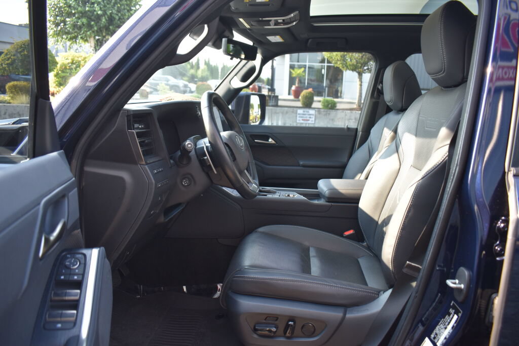 Used 2024 Lexus GX 550 w/ Cold Area Package AWD/4WD image 18