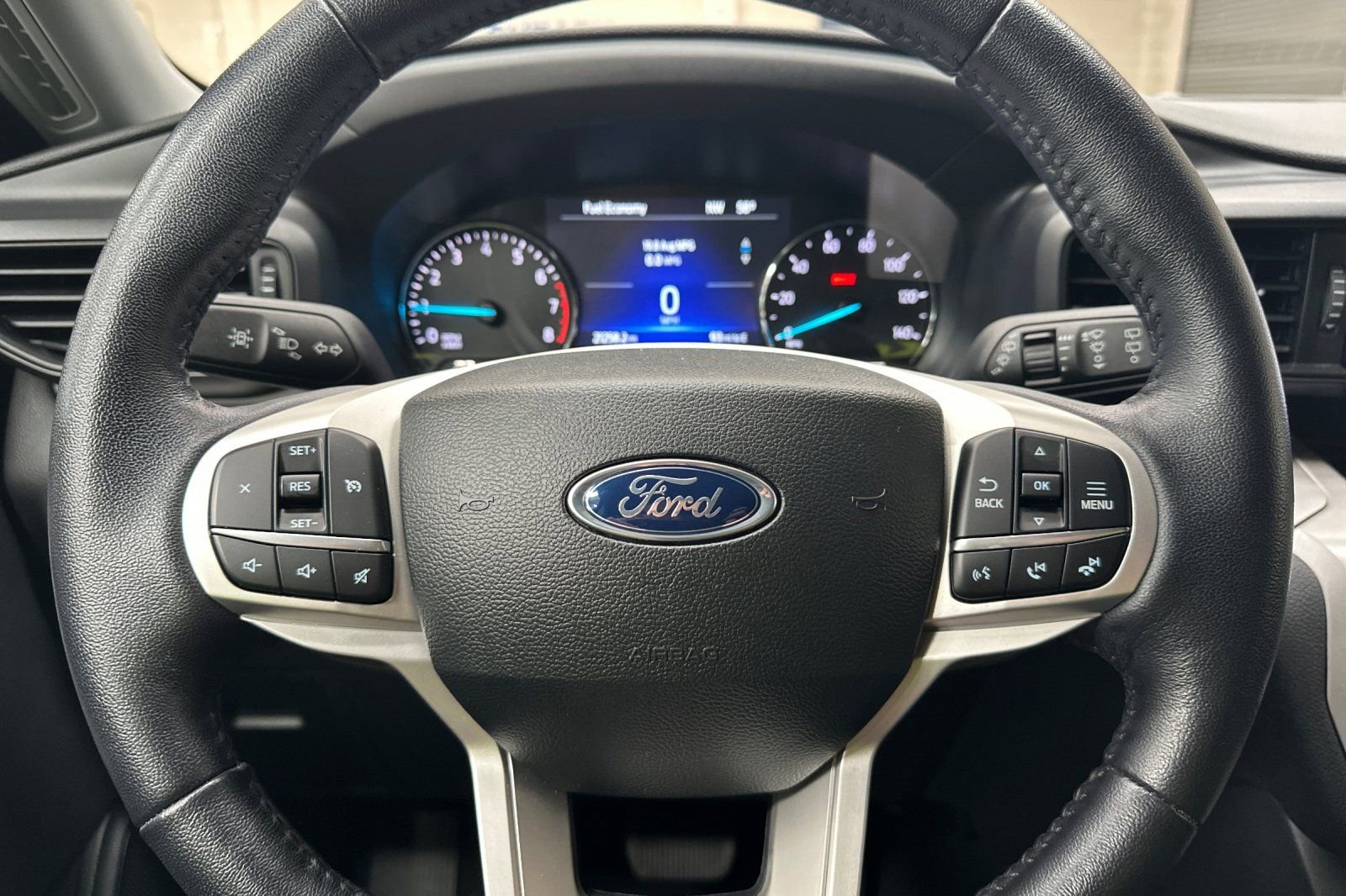 Used 2023 Ford Explorer XLT image 30