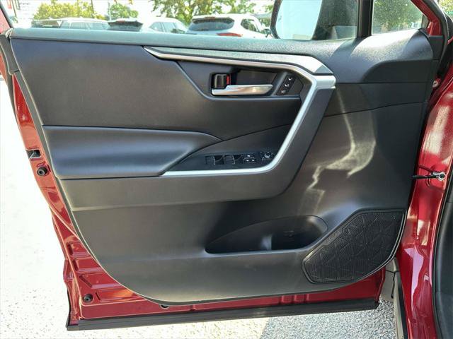 Certified 2020 Toyota RAV4 XLE Premium AWD/4WD image 20