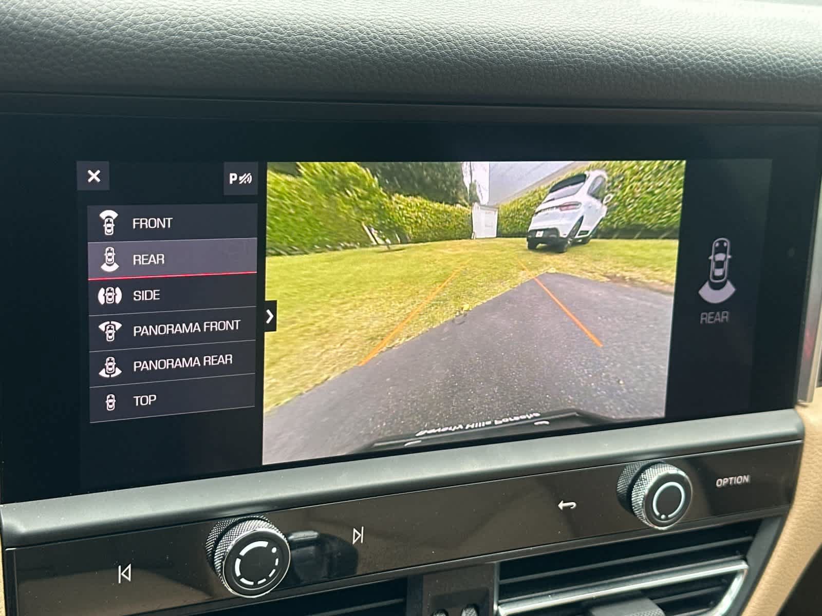 Certified 2024 Porsche Macan AWD/4WD image 22
