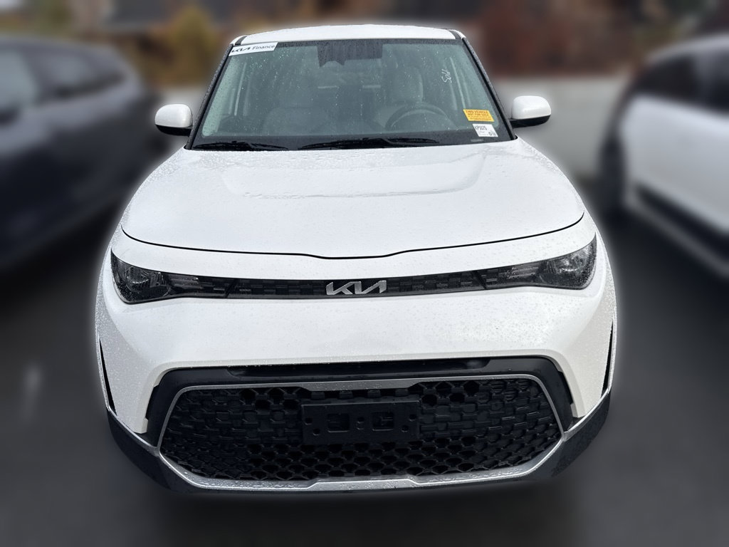 Certified 2023 Kia Soul LX FWD image 2