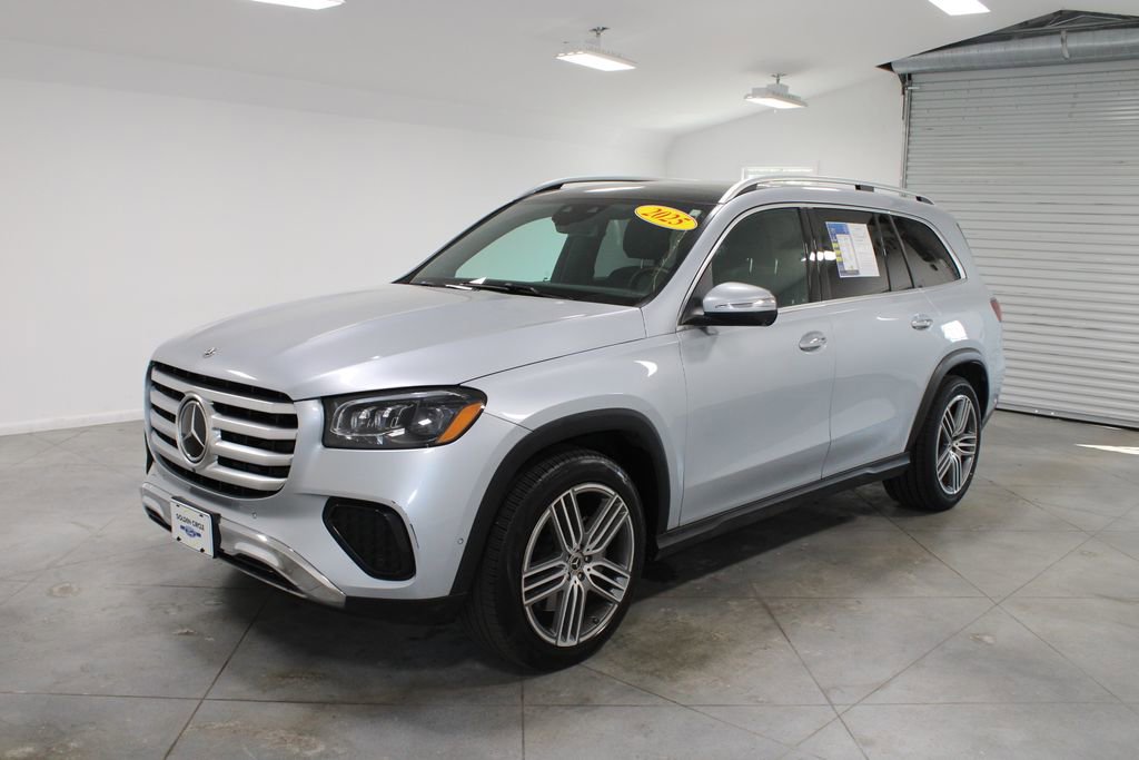 Used 2025 Mercedes-Benz GLS 450 4MATIC image 4