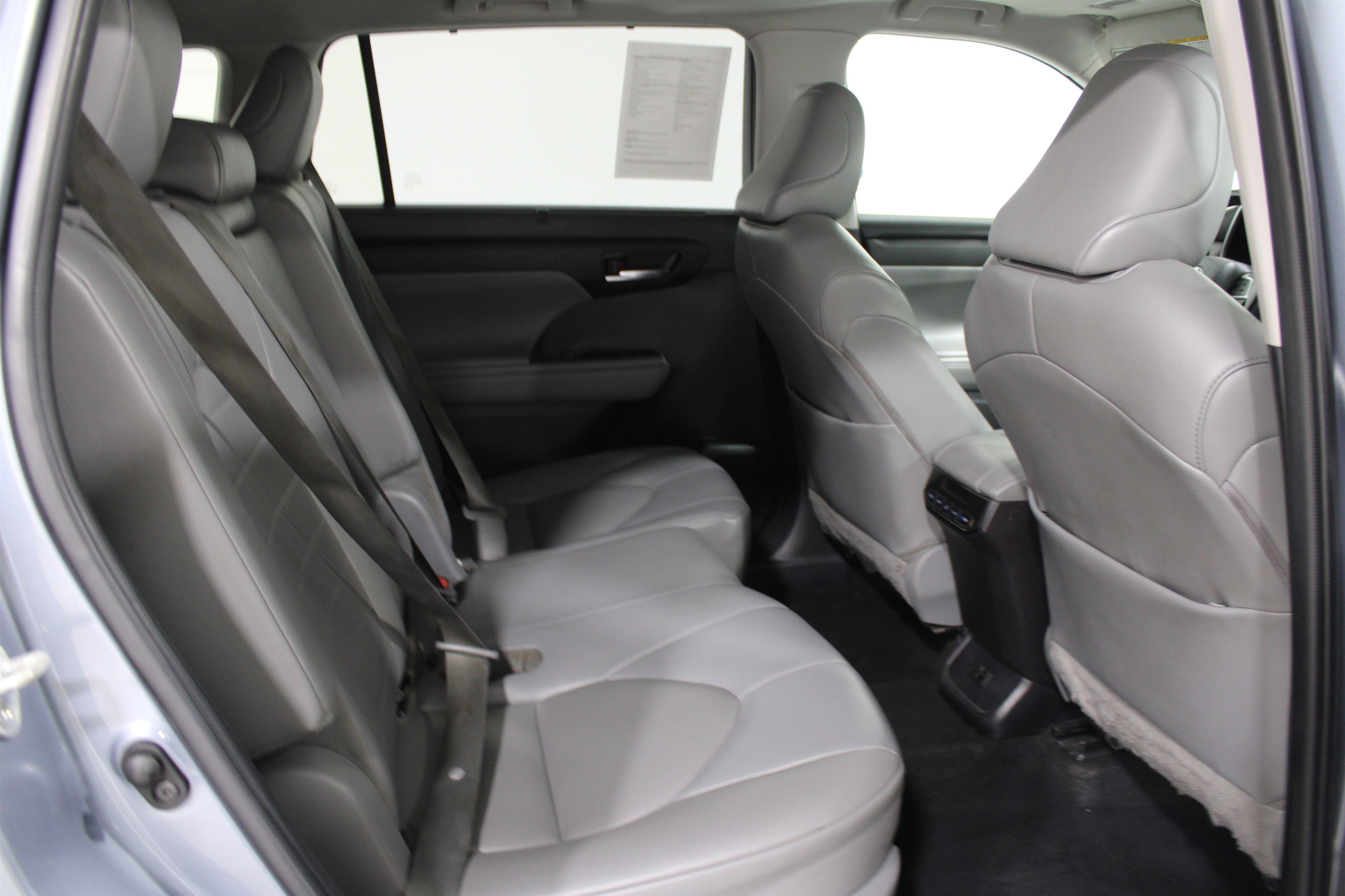 Used 2022 Toyota Highlander XLE image 26