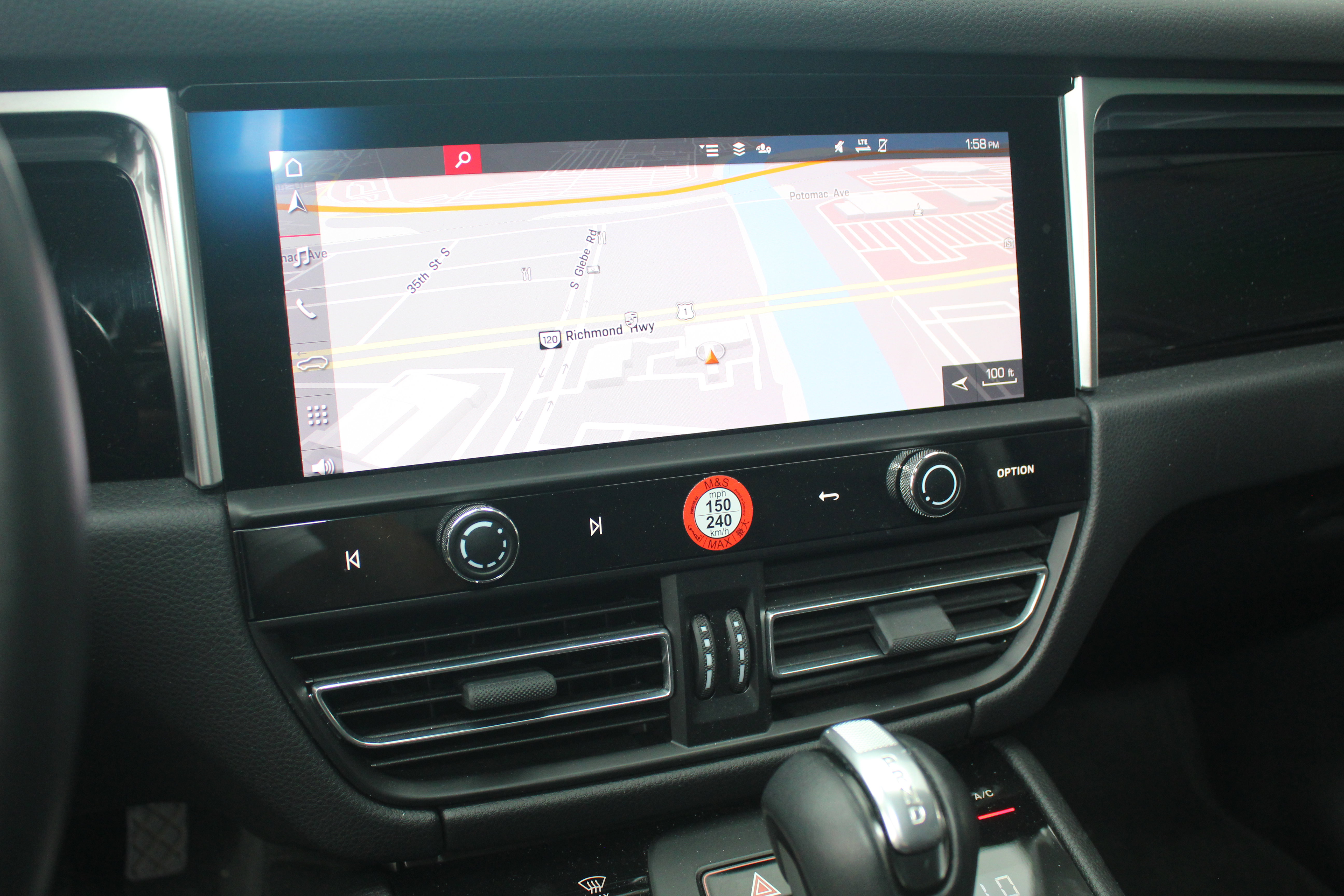 Certified 2022 Porsche Macan image 18