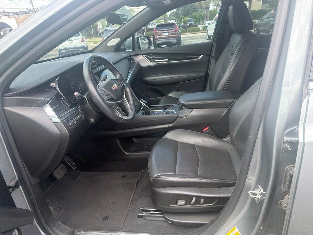 Certified 2023 Cadillac XT5 Premium Luxury w/ Technology Package FWD image 3