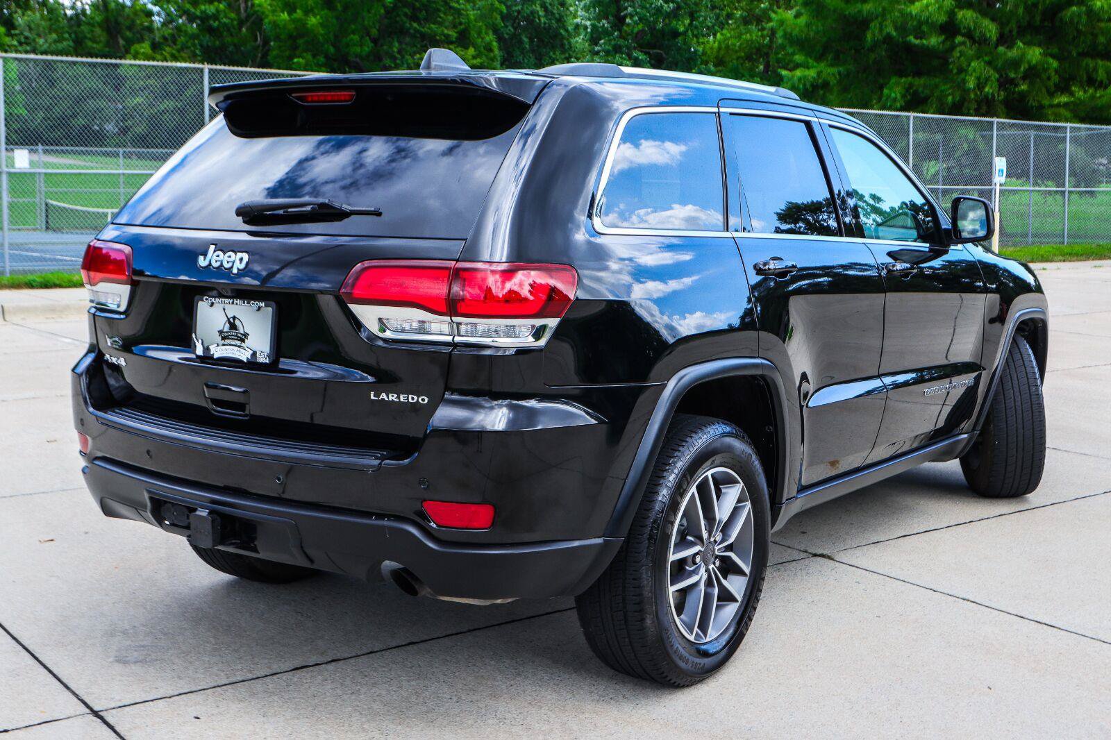 Used 2021 Jeep Grand Cherokee Laredo w/ Trailer Tow Group IV AWD/4WD image 17