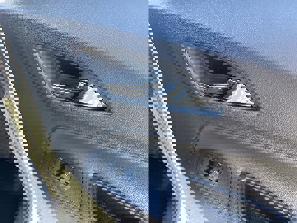 Used 2023 Chevrolet Equinox LT image 52