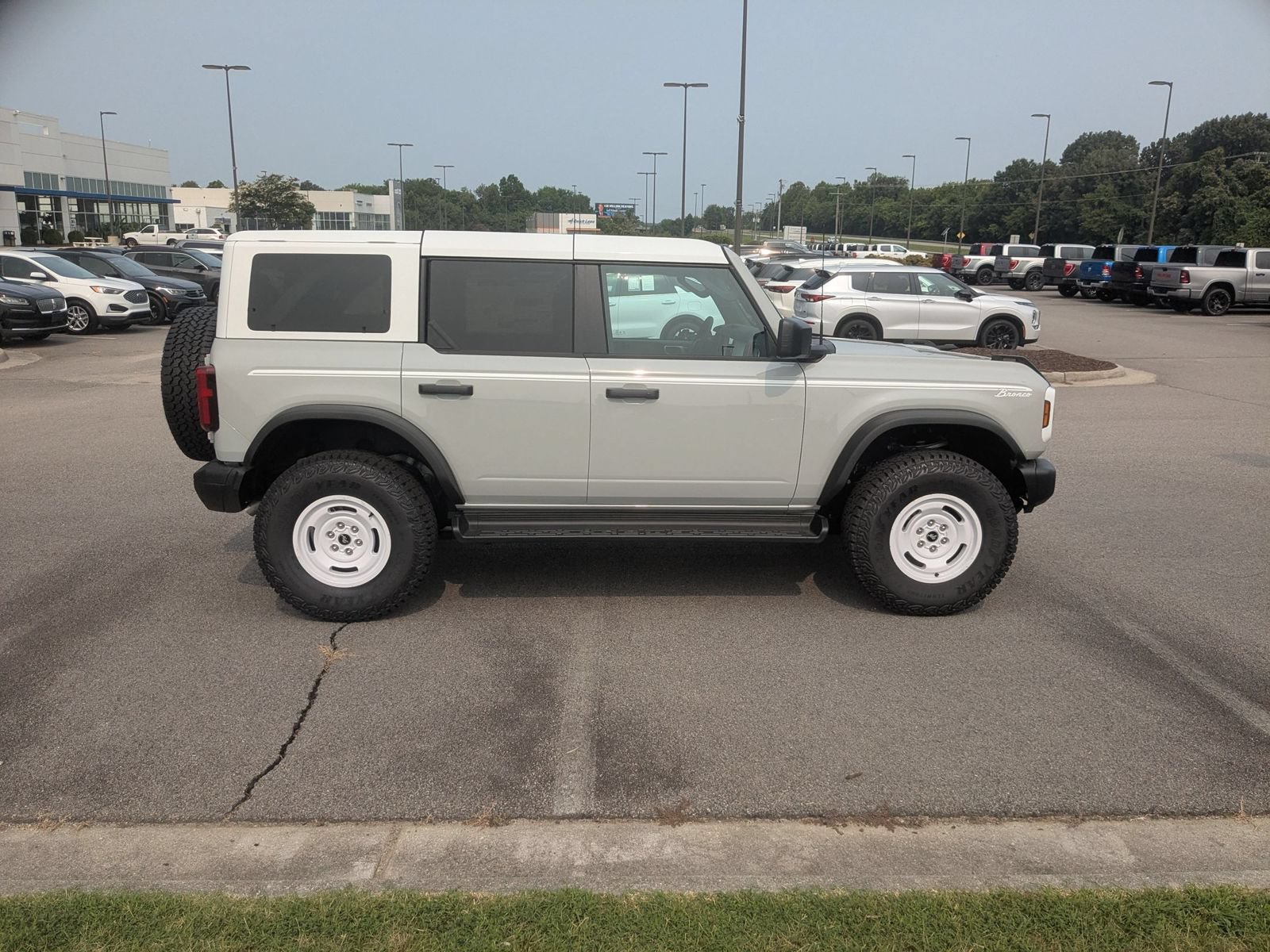 New 2026 Ford Bronco Heritage Edition AWD/4WD image 2