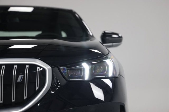 Used 2024 BMW i5 eDrive40i w/ Premium Package RWD image 3