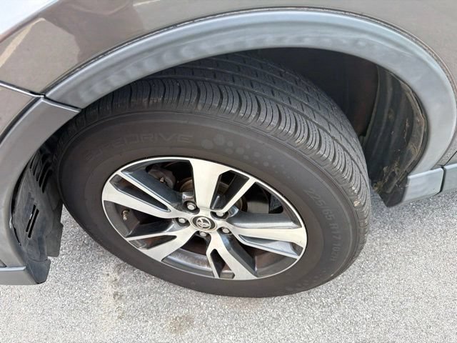 Used 2017 Toyota RAV4 XLE FWD image 10