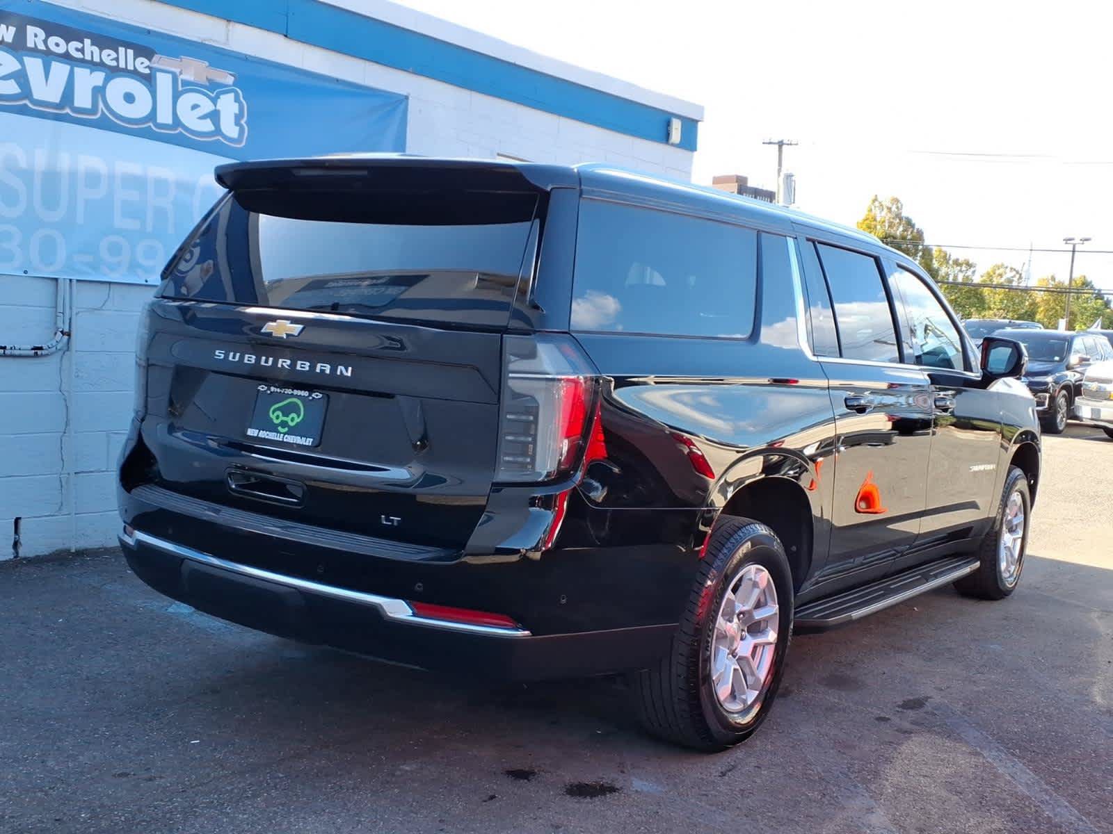 Used 2026 Chevrolet Suburban LT w/ Comfort Package AWD/4WD image 6
