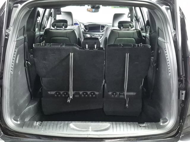 Used 2025 Chrysler Pacifica Limited image 25