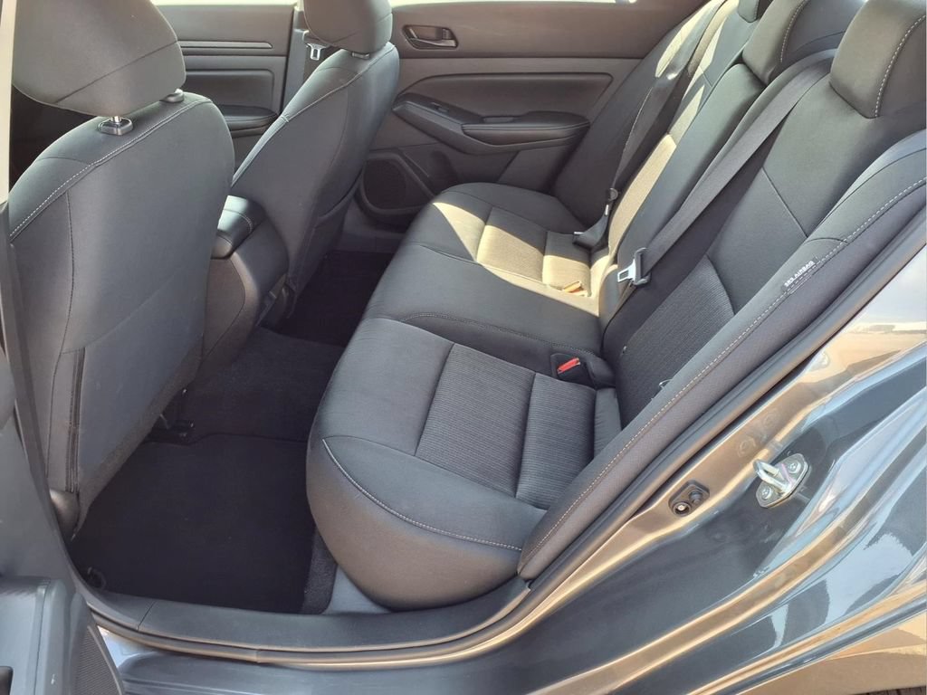 Used 2025 Nissan Altima 2.5 SV FWD image 23