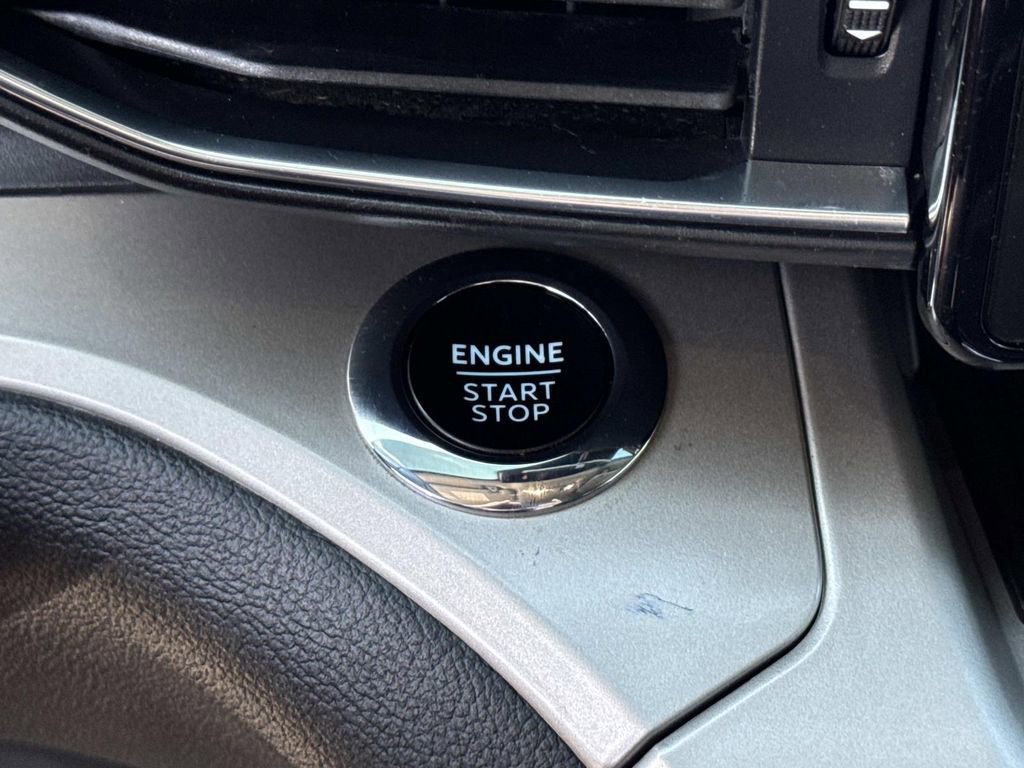 Certified 2022 Ford Explorer XLT w/ Equipment Group 202A image 17