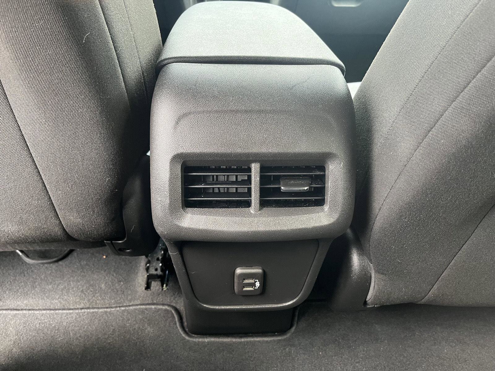 Used 2023 Chevrolet Equinox LS image 29